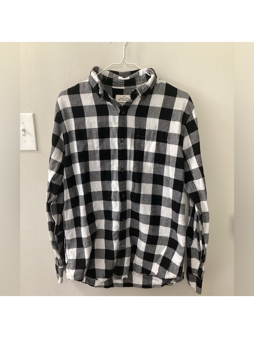 Women’s St John’s Bay Medium Black and White Plaid Button Down Tote8